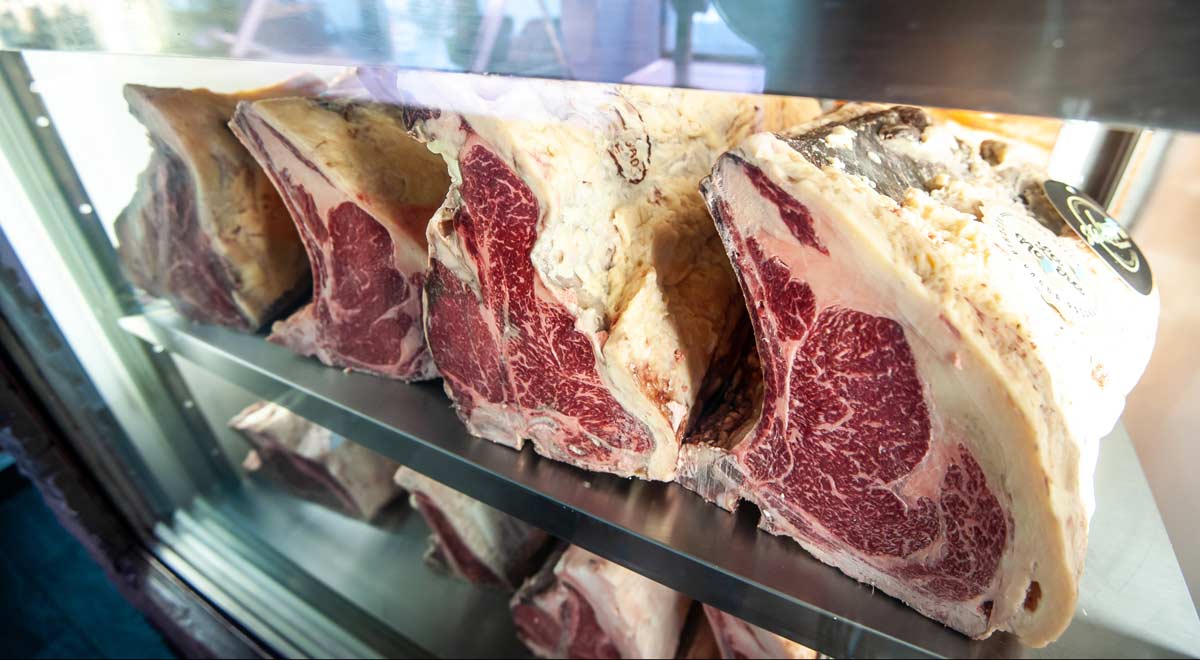 Frollatura della carne alta qualità dopo la macellazione macelleria divina carni d'autore