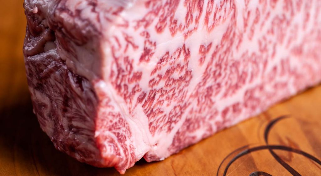 Marezzatura della carne bovina indice di qualità e stato di salute della carne macelleria divina carni d'autore